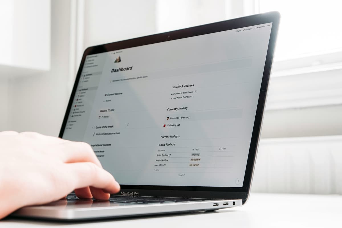 Notion dashboard with reading progress